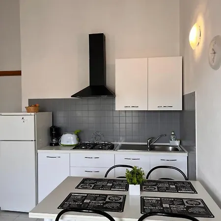 公寓 Le Mimose 圣玛丽亚纳瓦雷